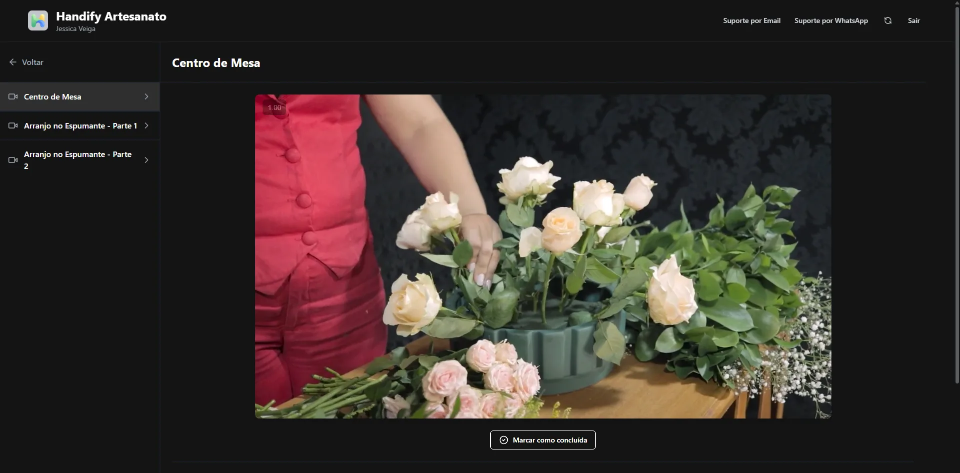 Aula de arranjo de flores dentro da plataforma Handify, com video de centro de mesa